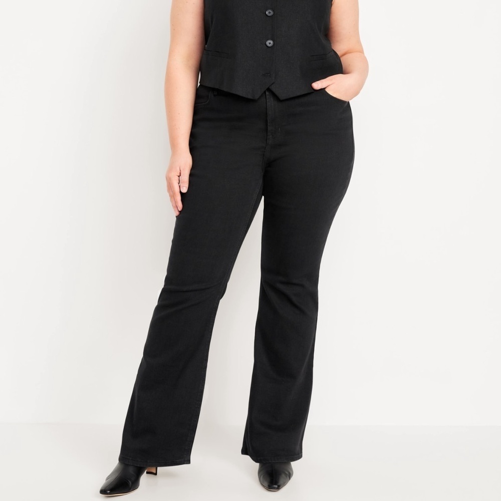 Old Navy | High-rise Wow Flare Classic Black Women's Jeans - Picture 3 of 4